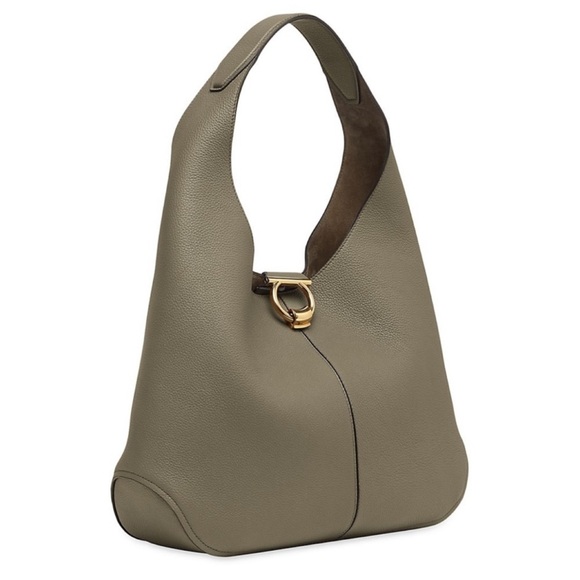 New‼️ SALVATORE FERRAGAMO - Picture 1 of 17